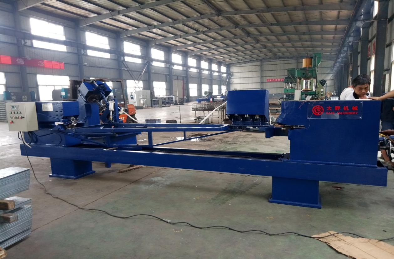 新鄉(xiāng)市大野機(jī)械制造有限公司對(duì)料塔扇形彎邊機(jī)的開發(fā)研制，升級(jí)換代的變化。